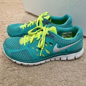 Nike Women’s walking sneaker